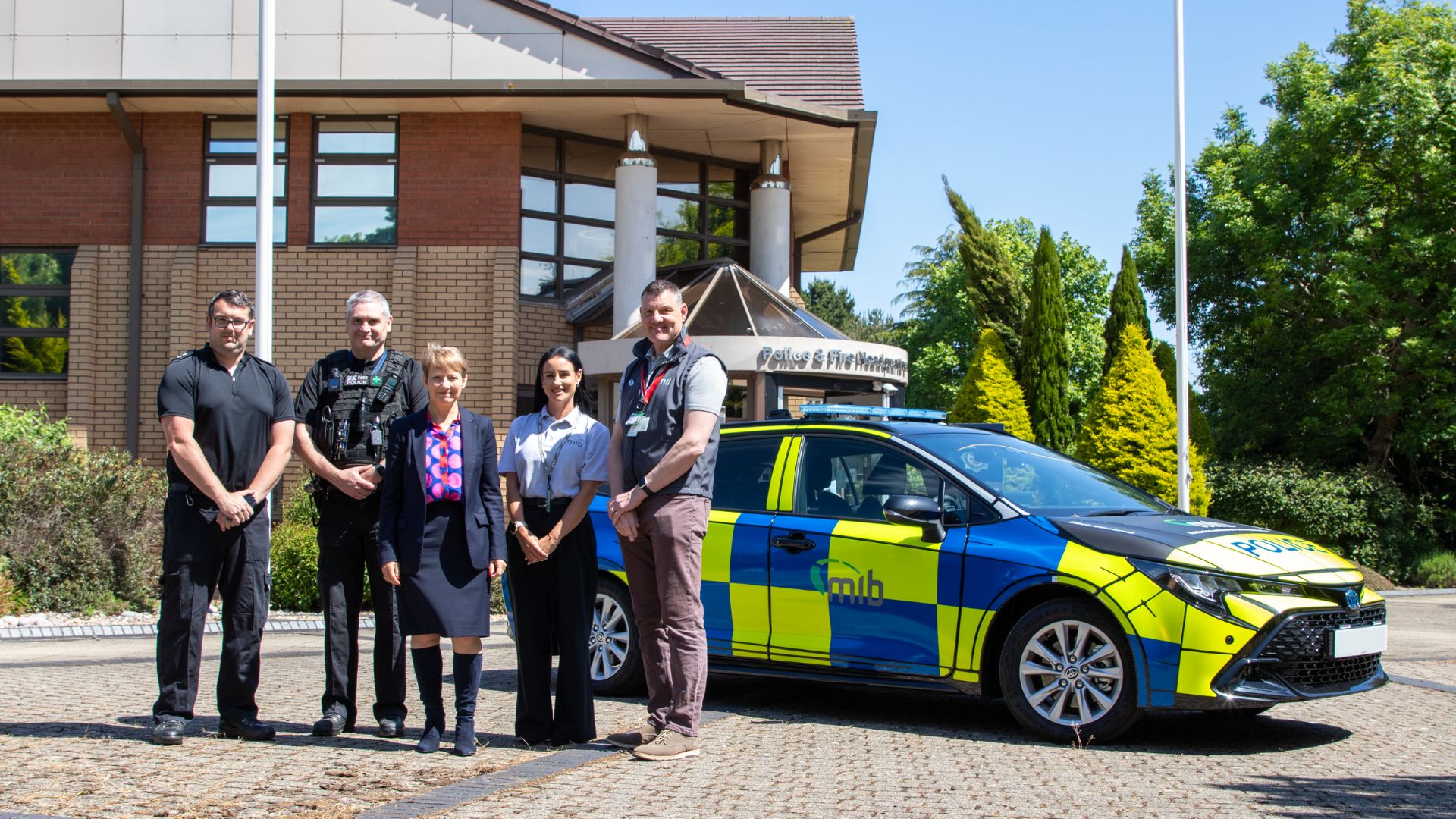 Avon and Somerset police with new MIB branded car.